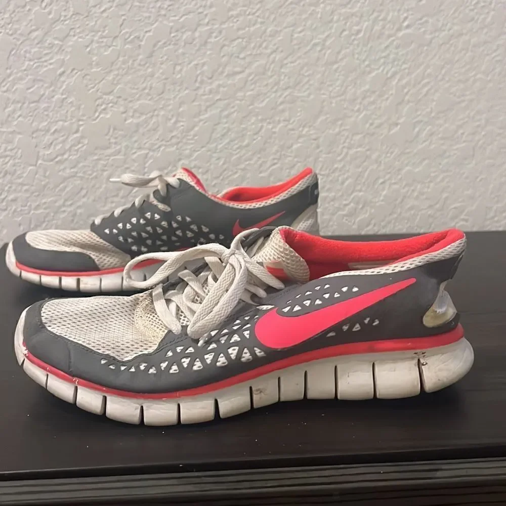 Nike Running Shoes Size 8.5 White & Pink Sneakers - Great Condition